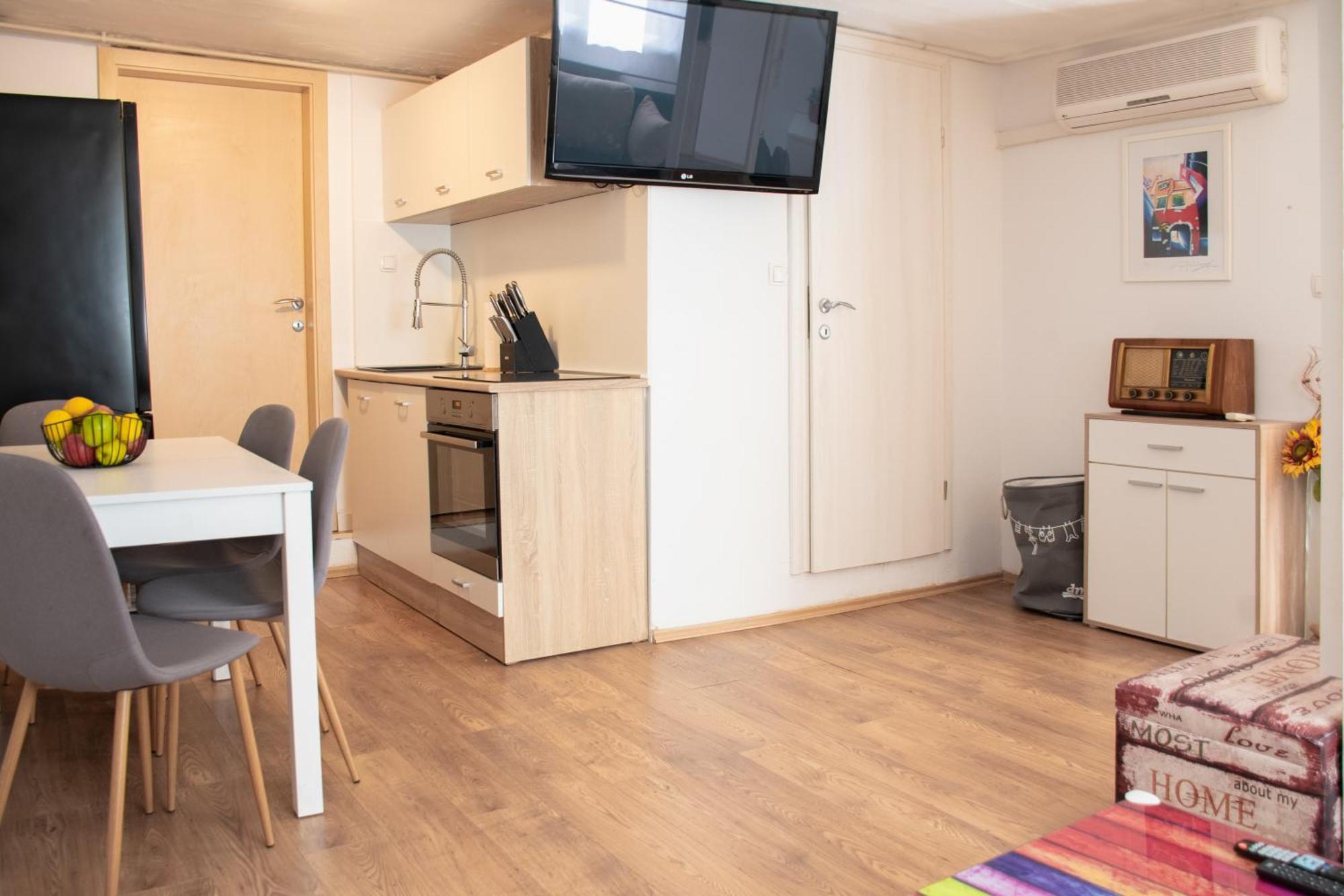 Twin-Magnolias Condo With Garden, Parking & Ev Station ザグレブ エクステリア 写真