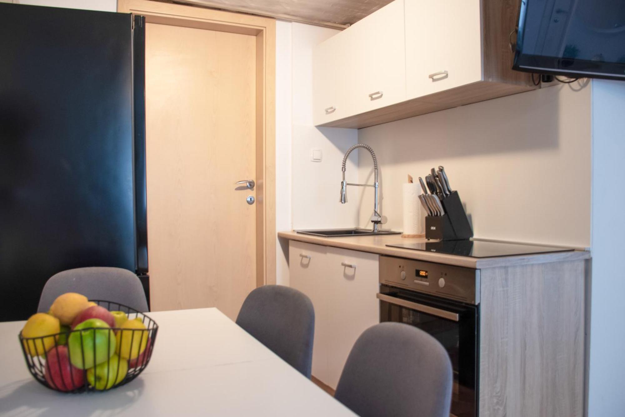 Twin-Magnolias Condo With Garden, Parking & Ev Station ザグレブ エクステリア 写真