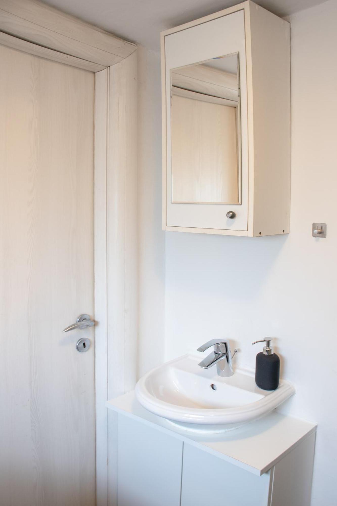 Twin-Magnolias Condo With Garden, Parking & Ev Station ザグレブ エクステリア 写真